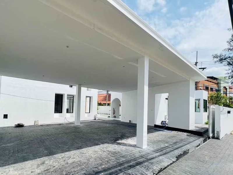 5 Bedroom House House for Sale in Nong Khwai