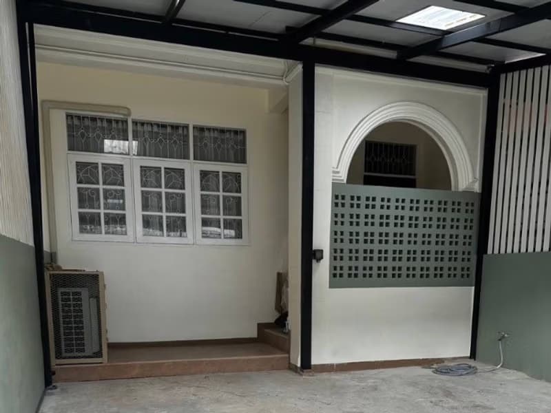 3 Bed Townhouse for Rent in Phra Khanong