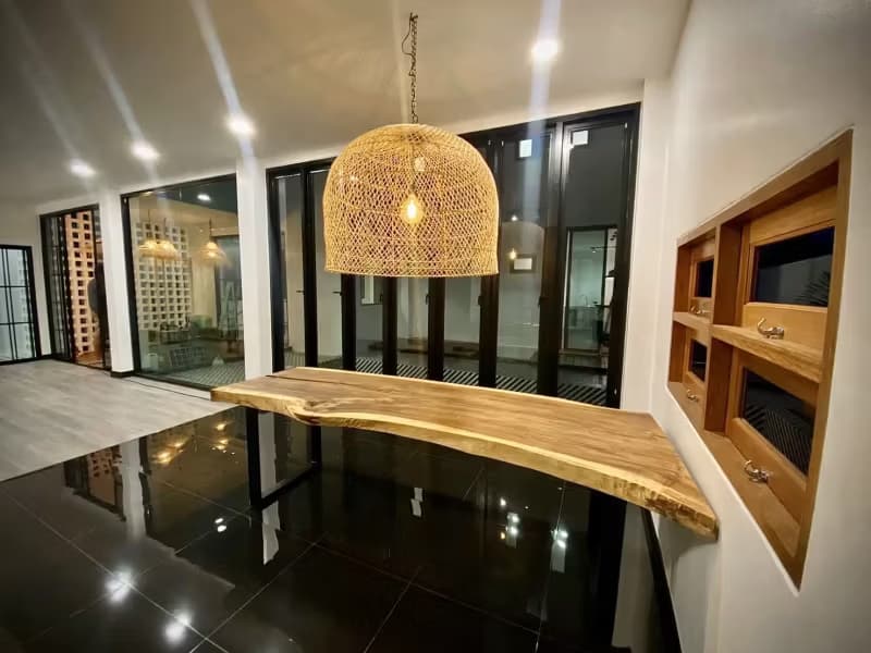 6 Bedroom House