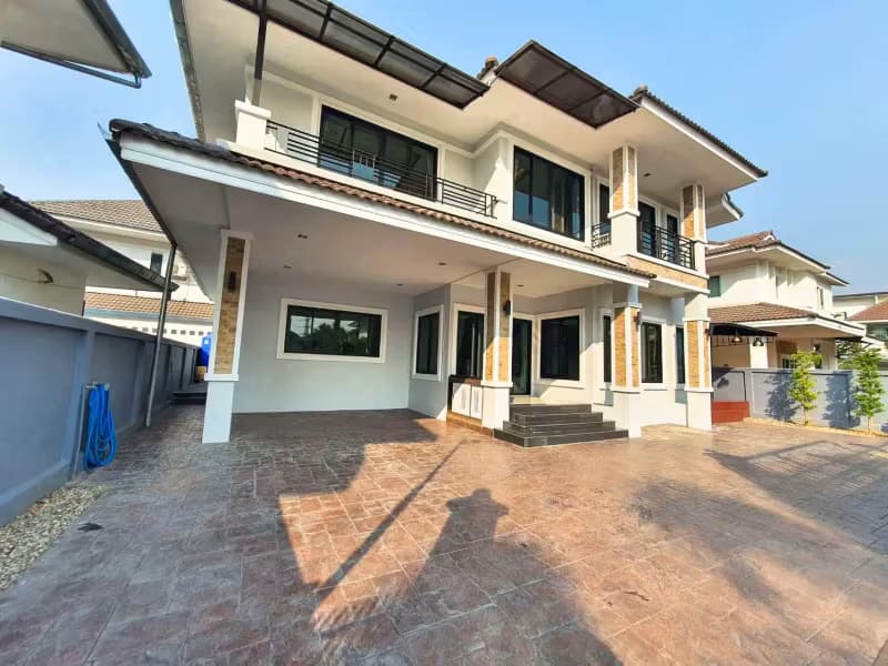 5 Bedroom House
