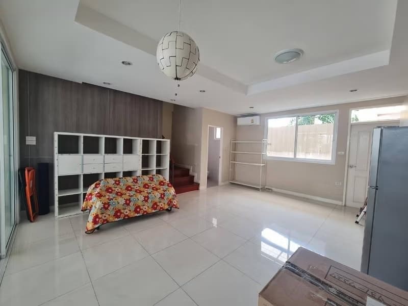 4 Bed Townhouse for Rent in Khlong Toei