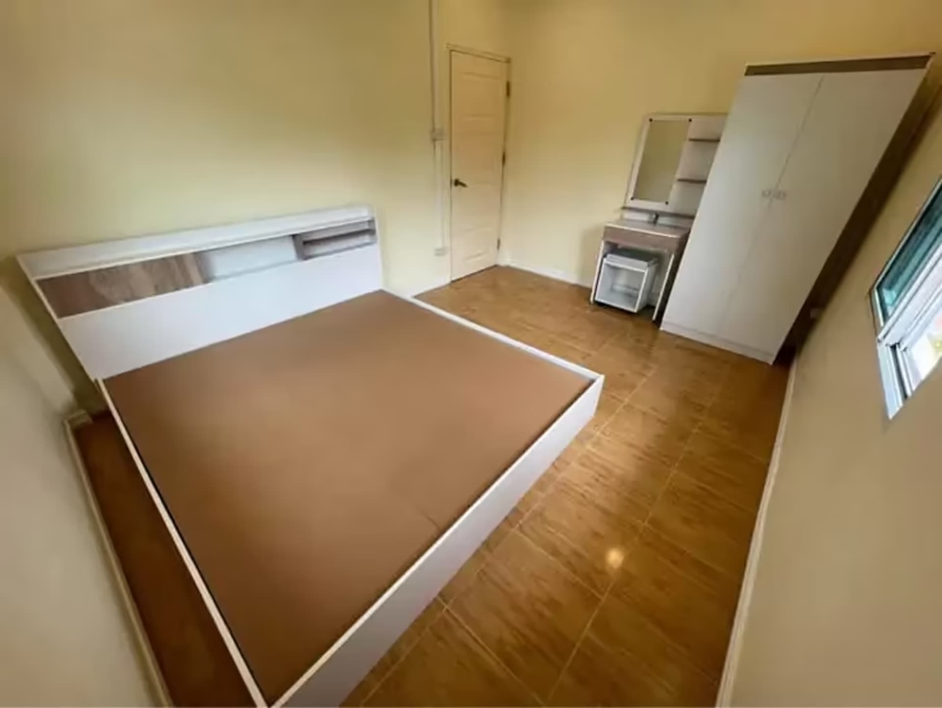 2 Bedroom House - Image 10