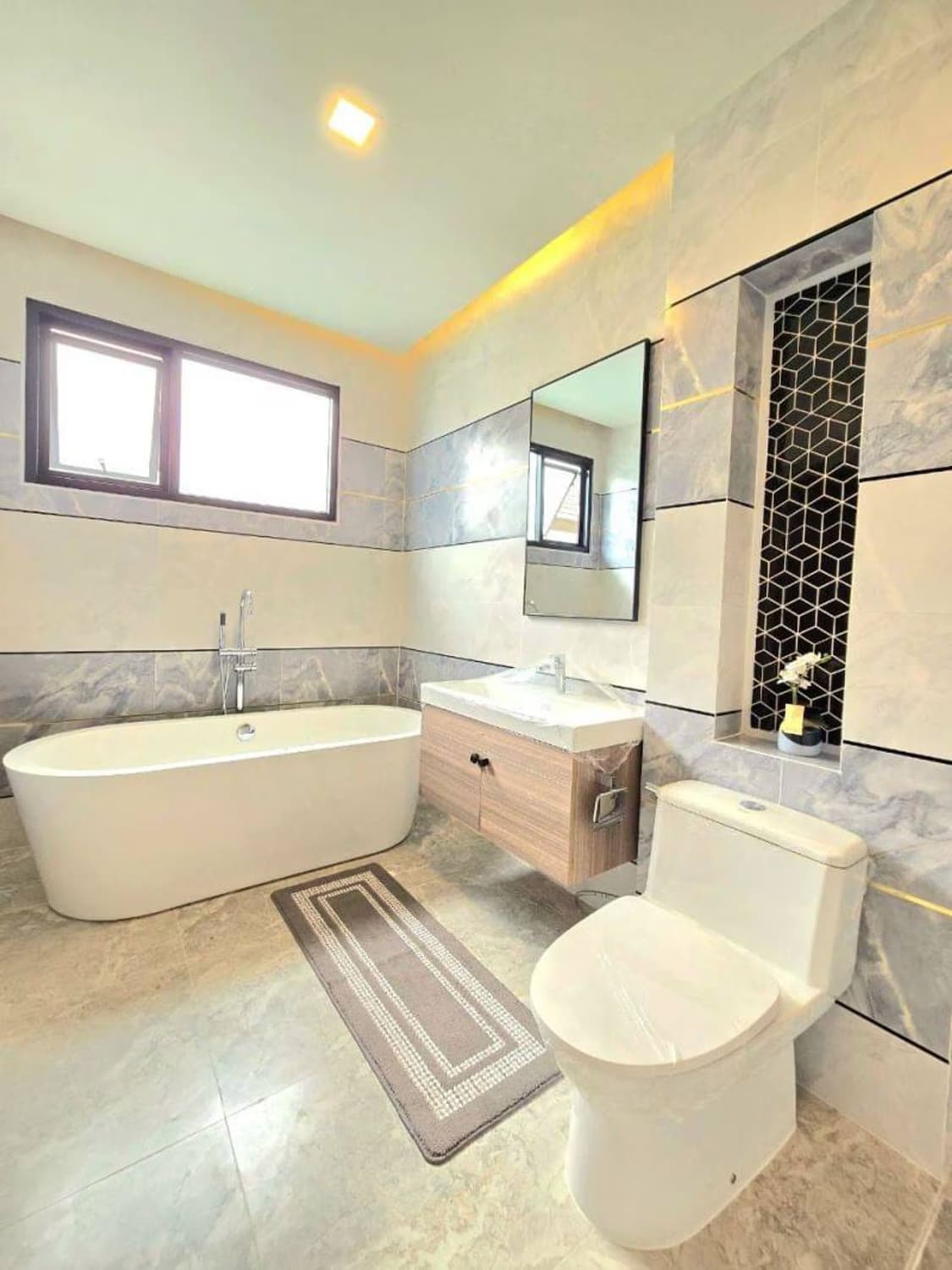 5 Bed House for Sale in Hang Dong District - Image 7