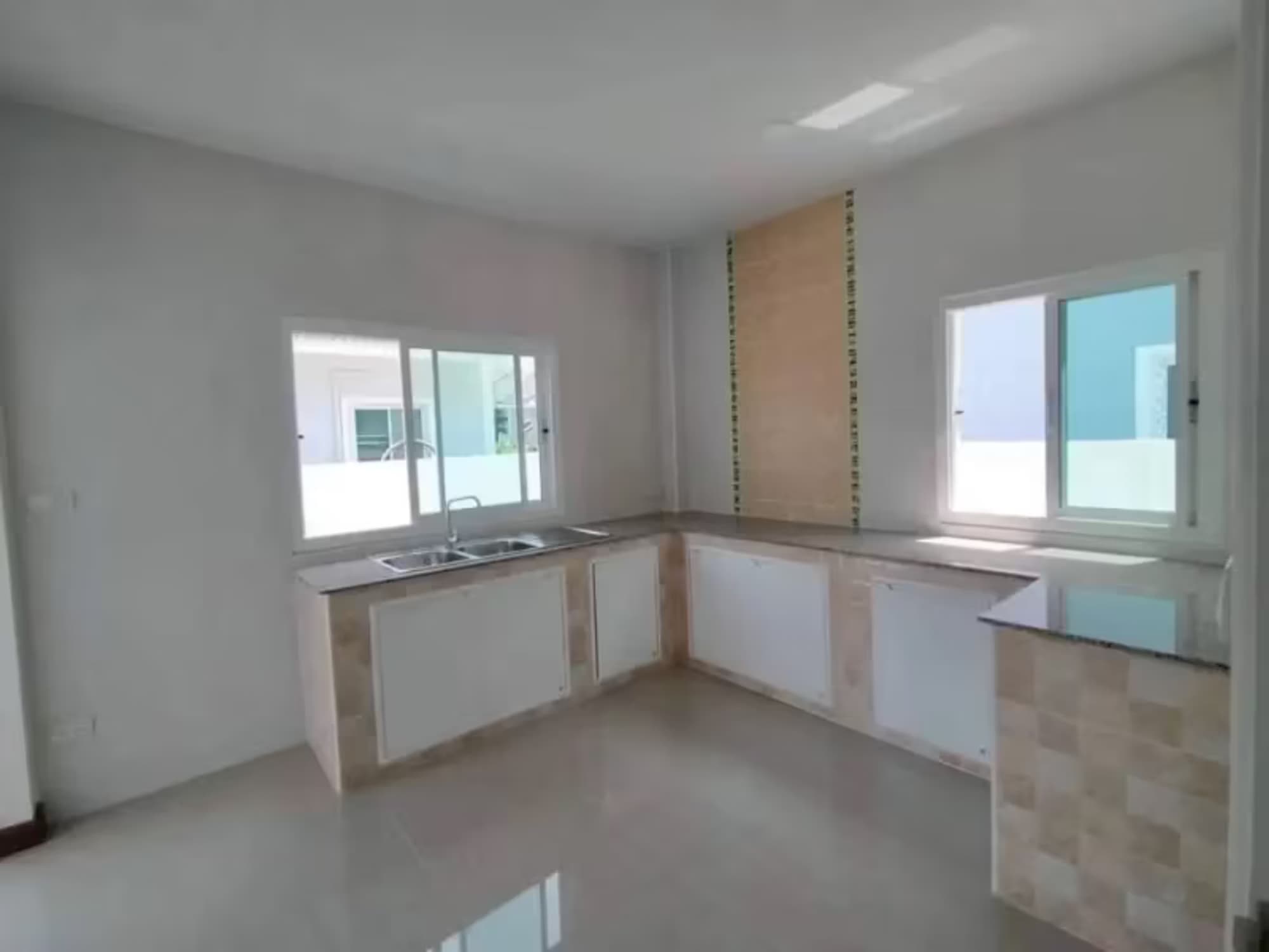 4 Bedroom House - Image 9