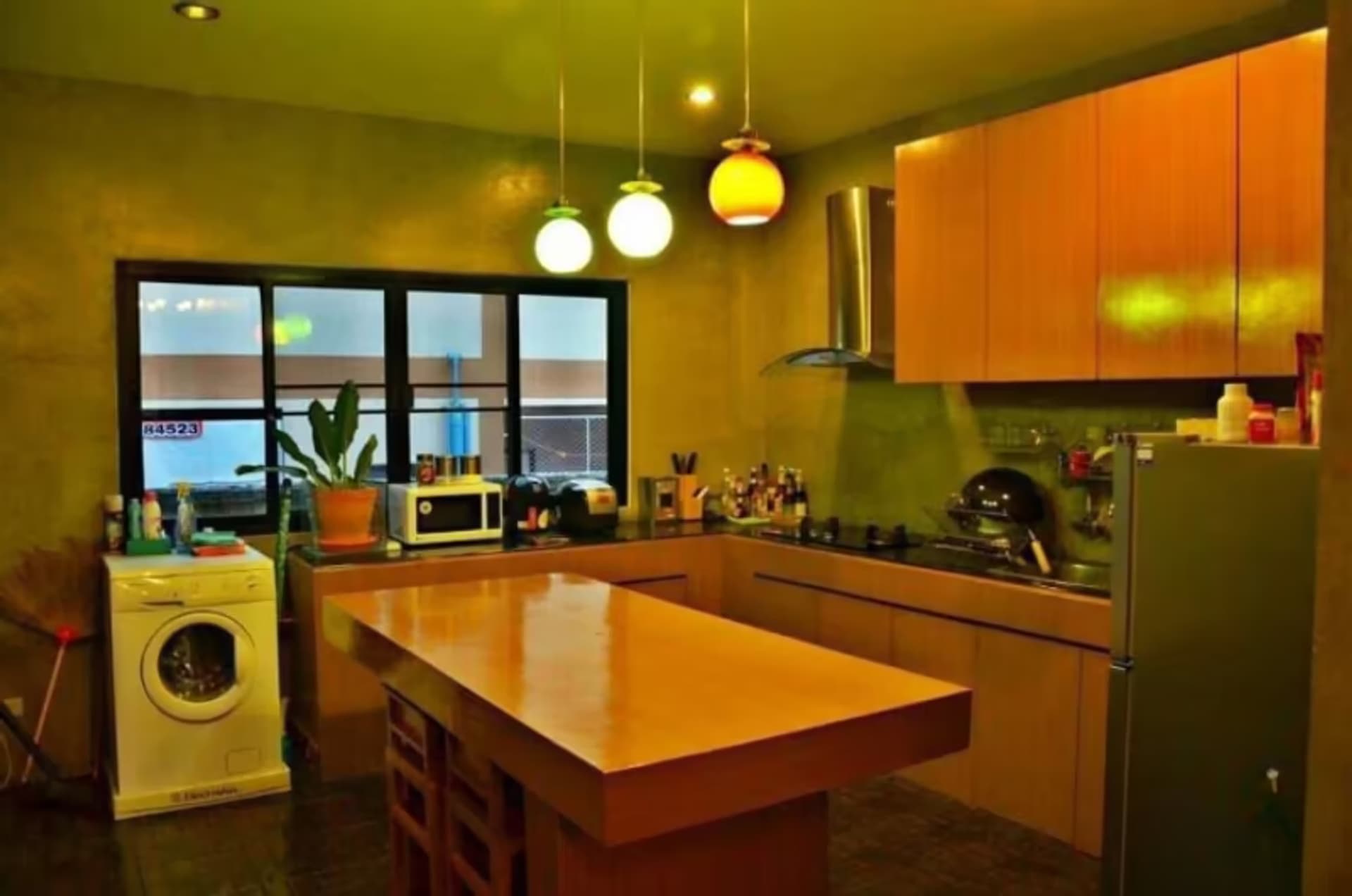 9 Bedroom House - Image 38