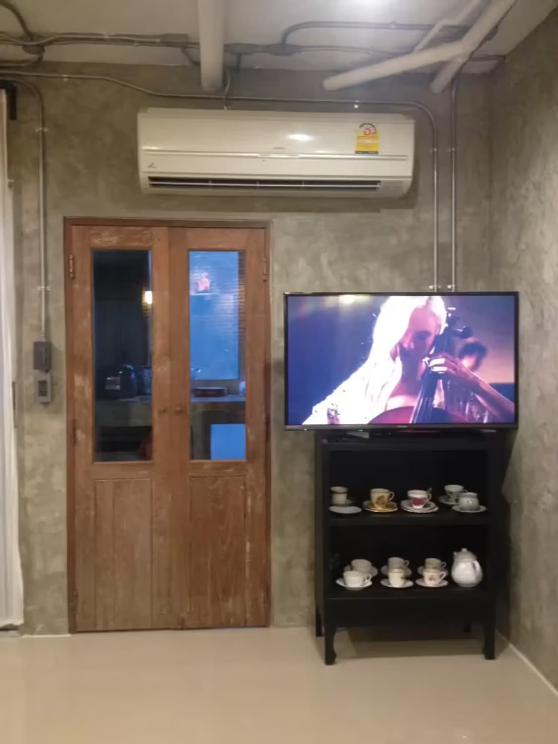 1 Bedroom Condo - Image 1