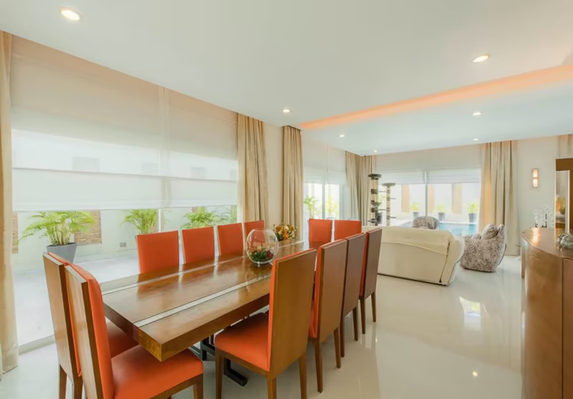 Luxury Home w/ Gaggenau Kitchen and High-end Home Theatre. - Image 21