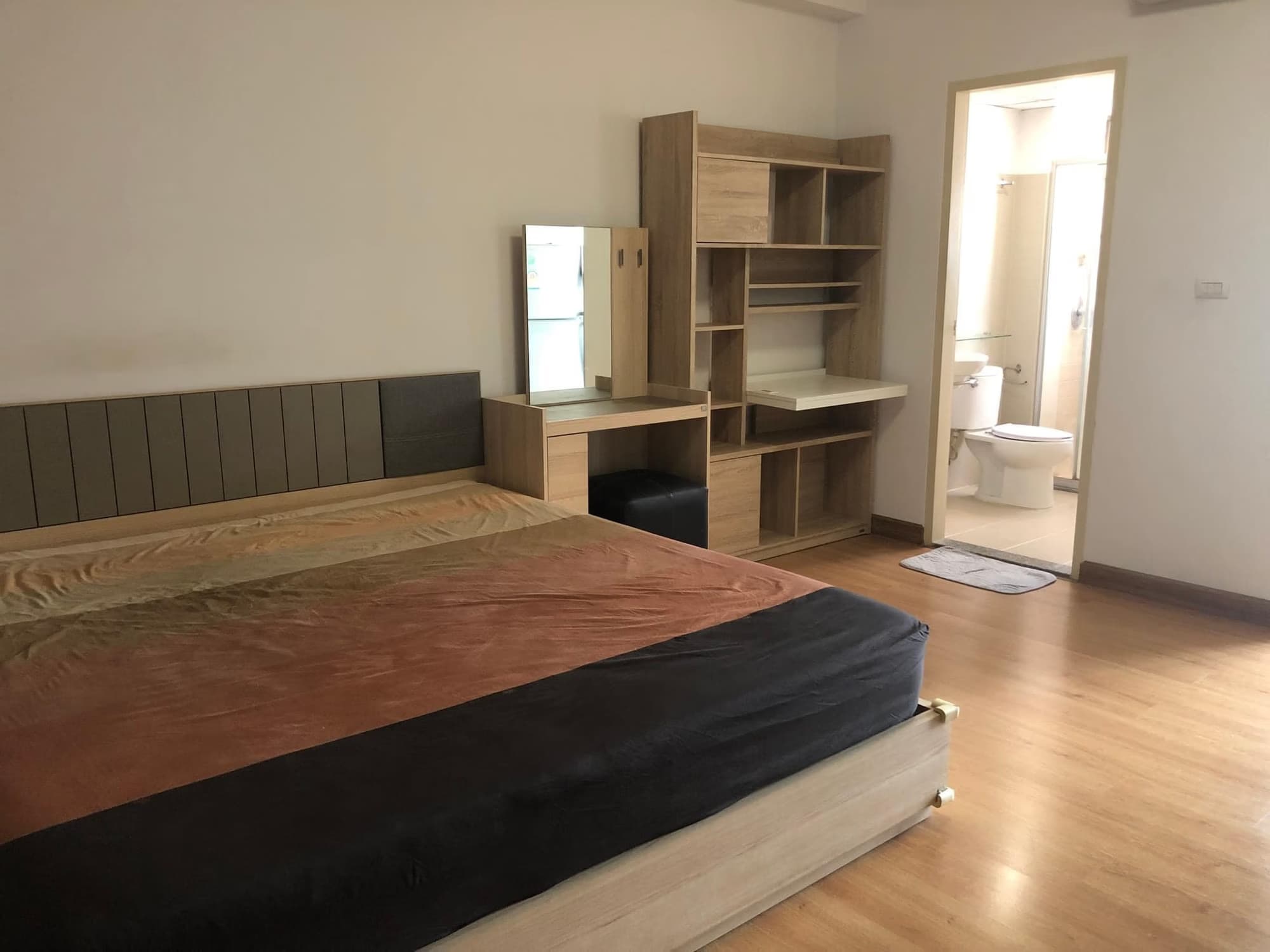 undefined Bed Condo for Rent in Huai Khwang - Image 5