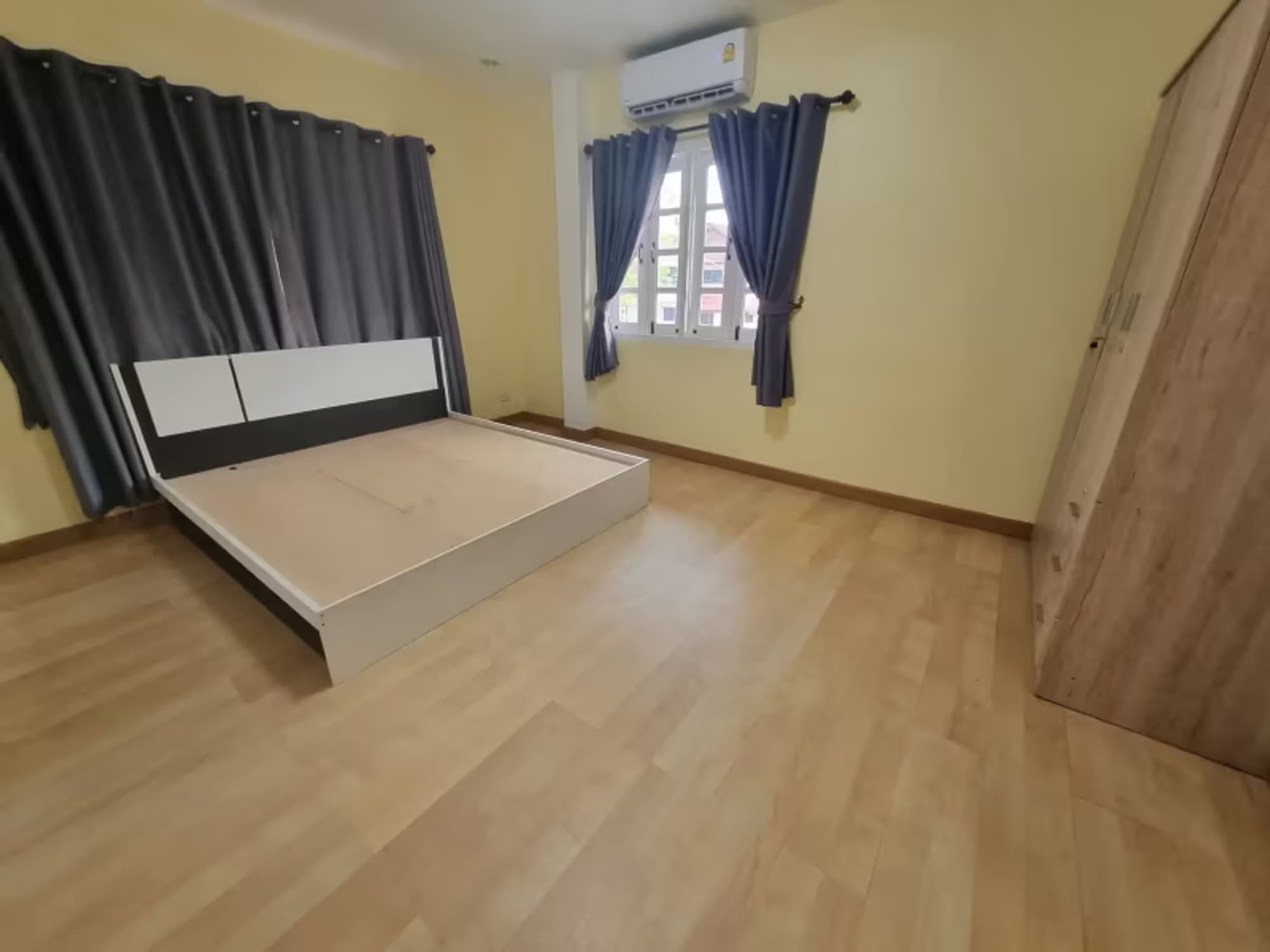 8 Bedroom House - Image 2