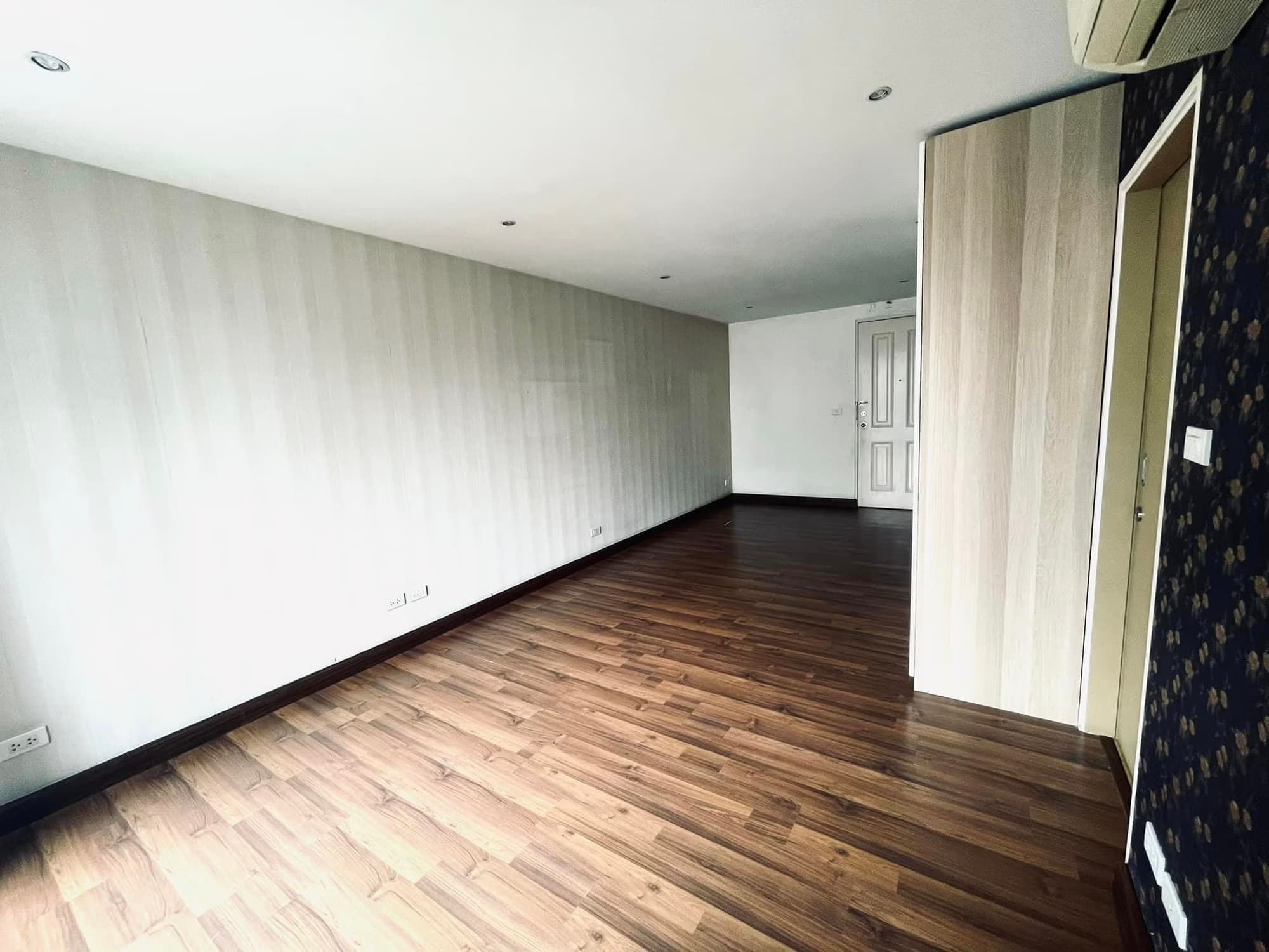 Condo for Sale at Plus 67   - Image 1