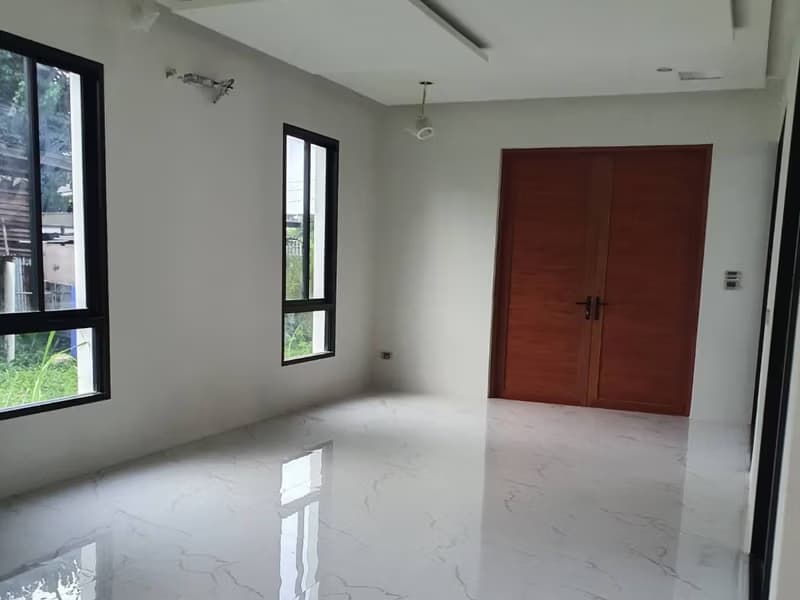 5 Bed House for Rent and Sale in Phra Khanong