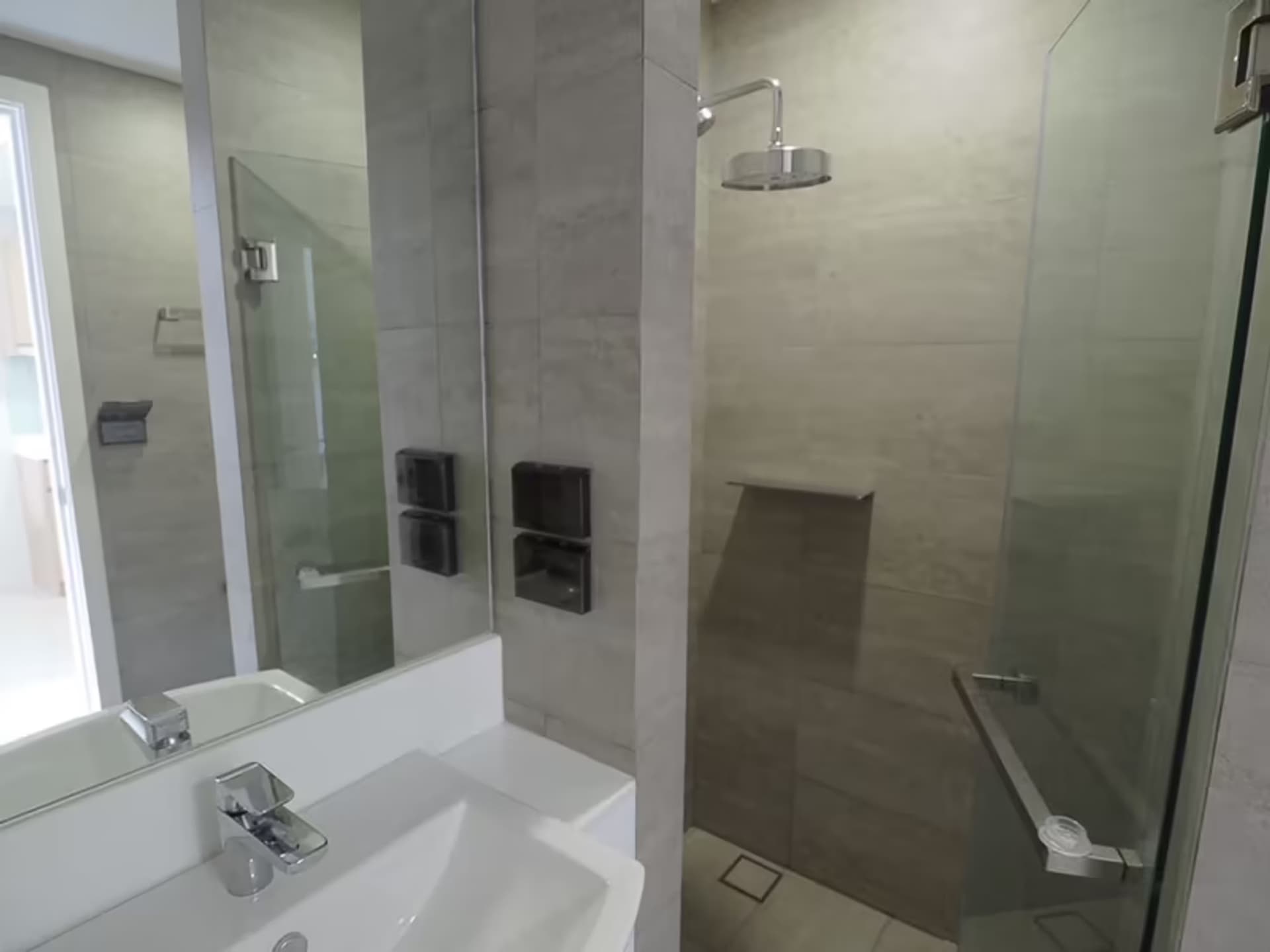 - Image 7
