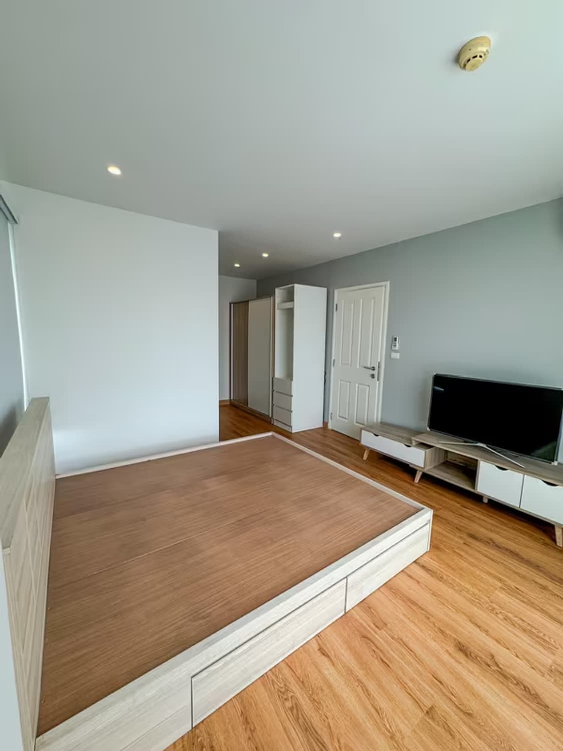  - Image 5
