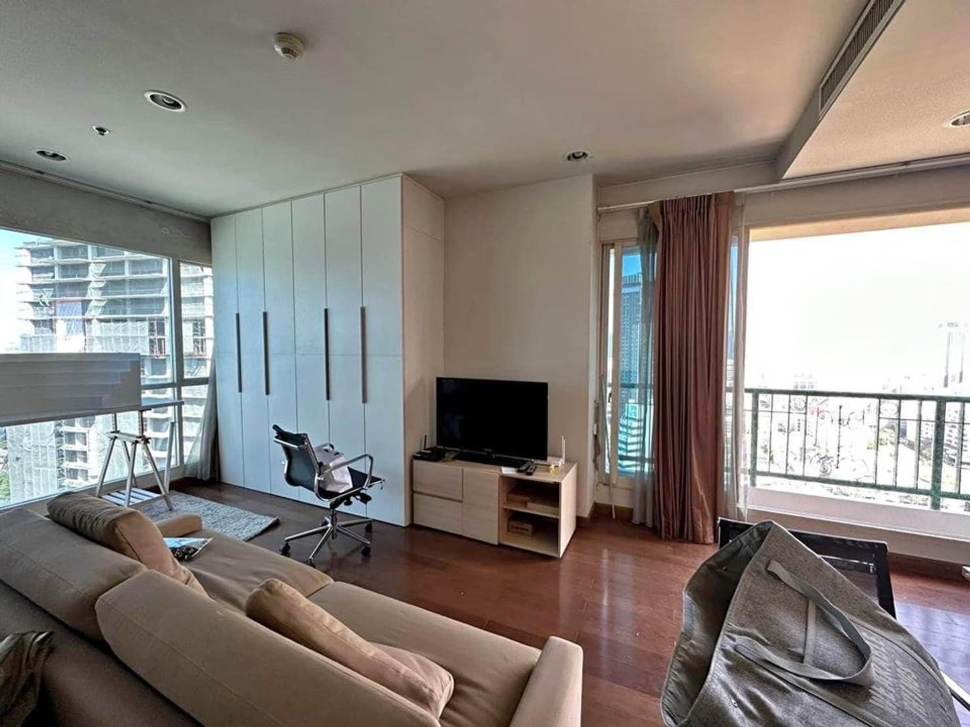 Condo for Rent at The Address Chit Lom - Image 1
