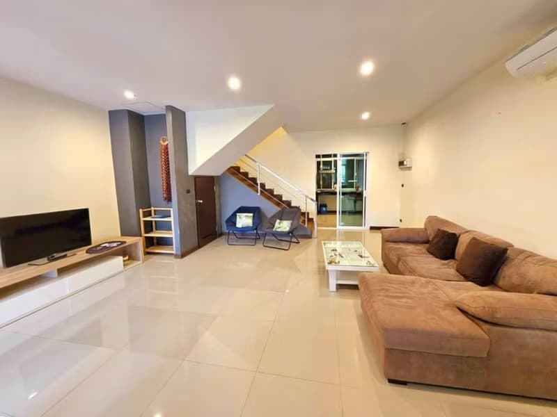 2 Bed Townhouse for Rent in Mueang Chiang Mai District