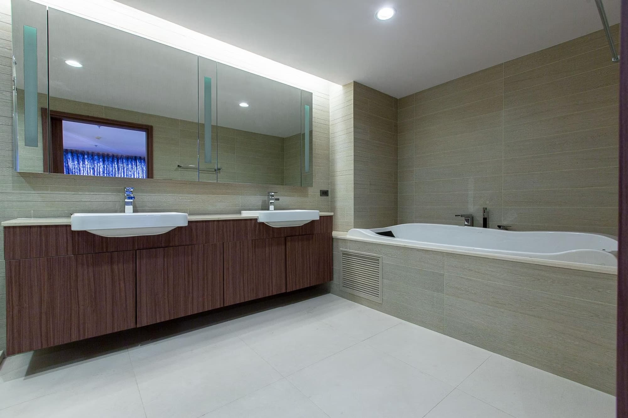 4 Bed Condo for Sale in Sathon - Image 6