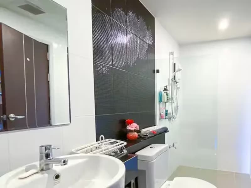 1 Bedroom Condo