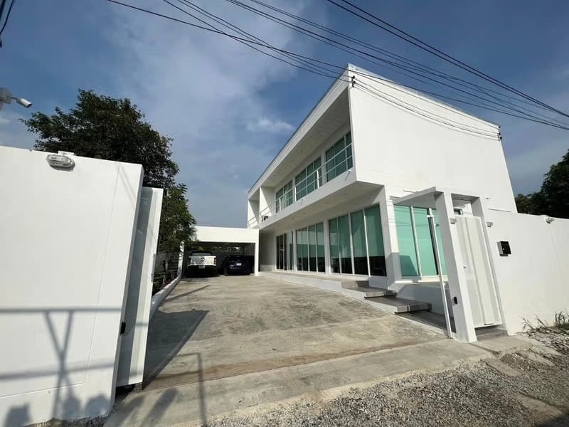 5 Bed House for Rent in Lat Krabang