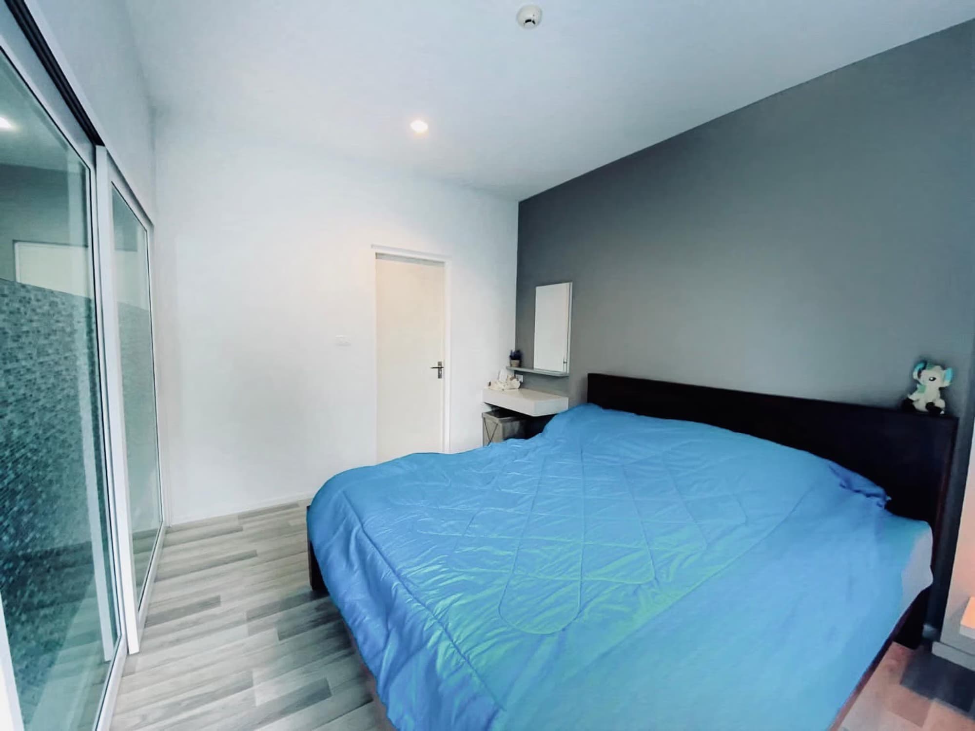  - Image 7