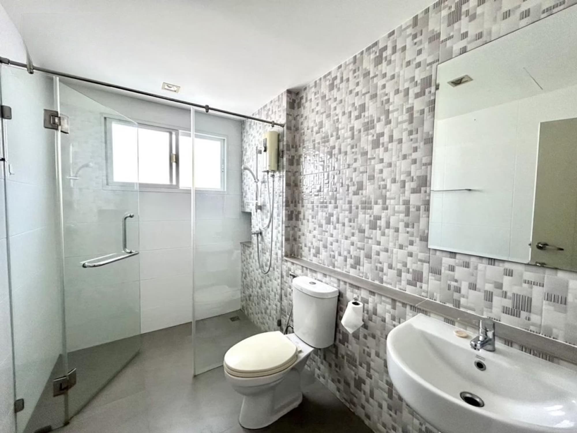 5 Bed House for Rent in Prawet - Image 9