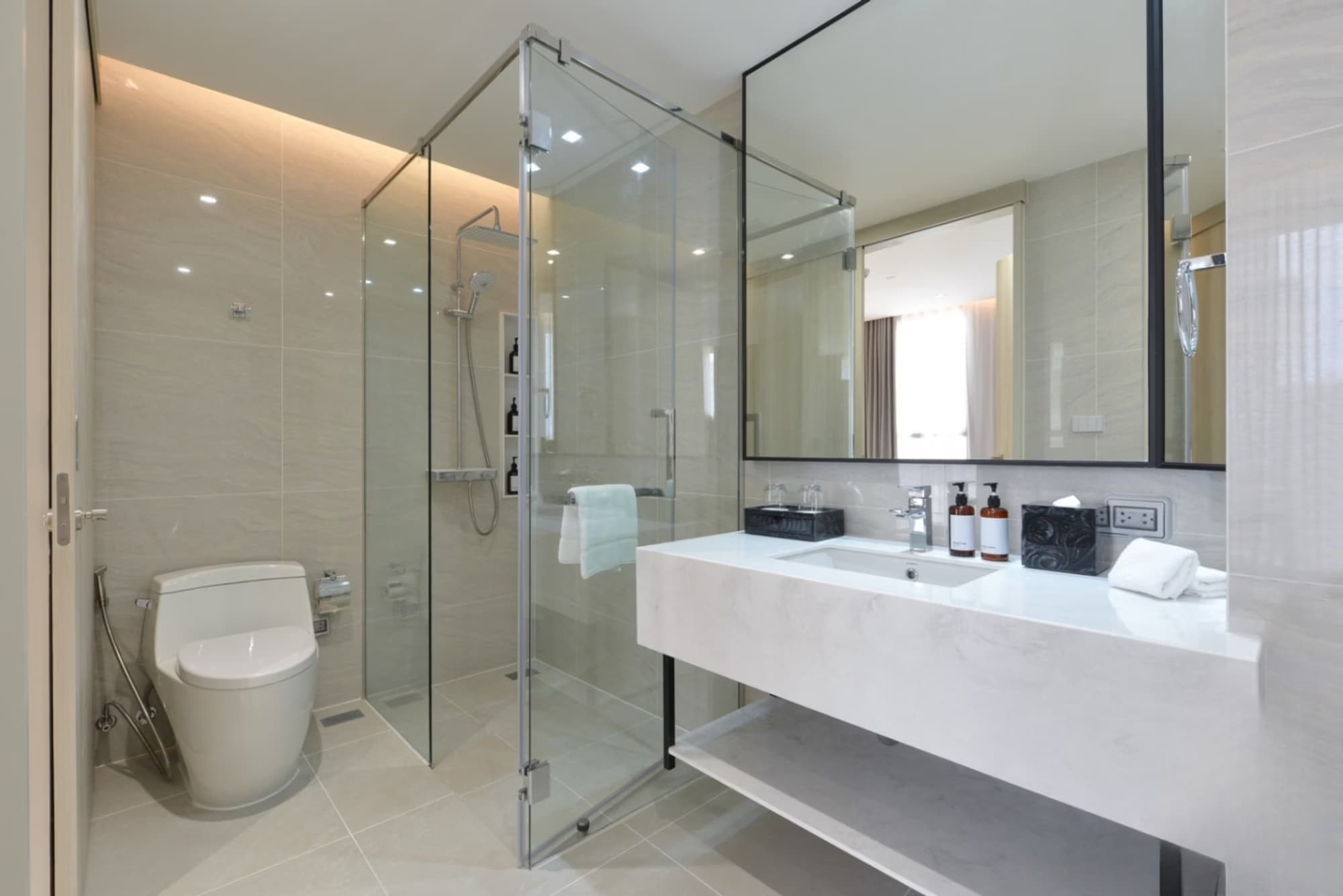 2 Bed Condo for Rent in Khlong Toei - Image 6