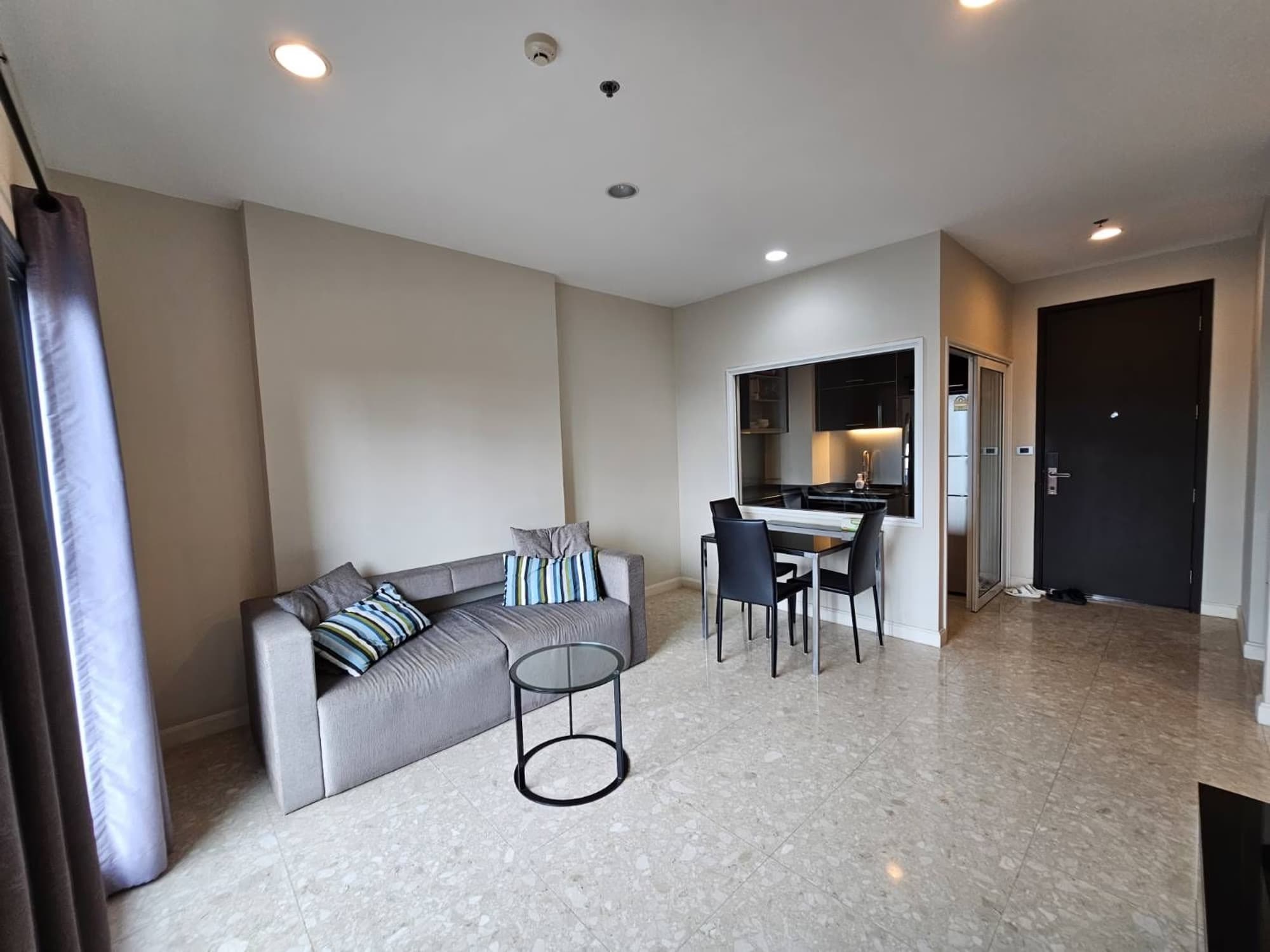 1 ห้องนอน Condo สำหรับ จำหน่าย ใน คลองเตย - Image 1