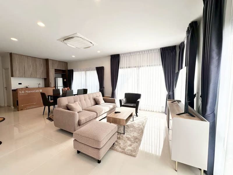 4 Bed House for Rent in Bang Kapi
