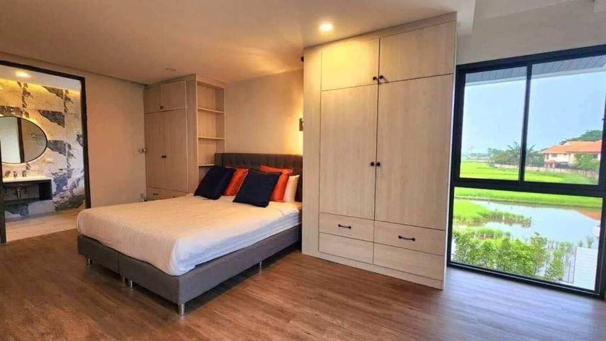 5 Bedroom House - Image 10