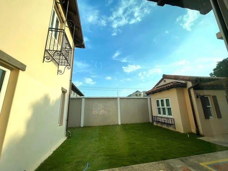 5 Bedroom House
