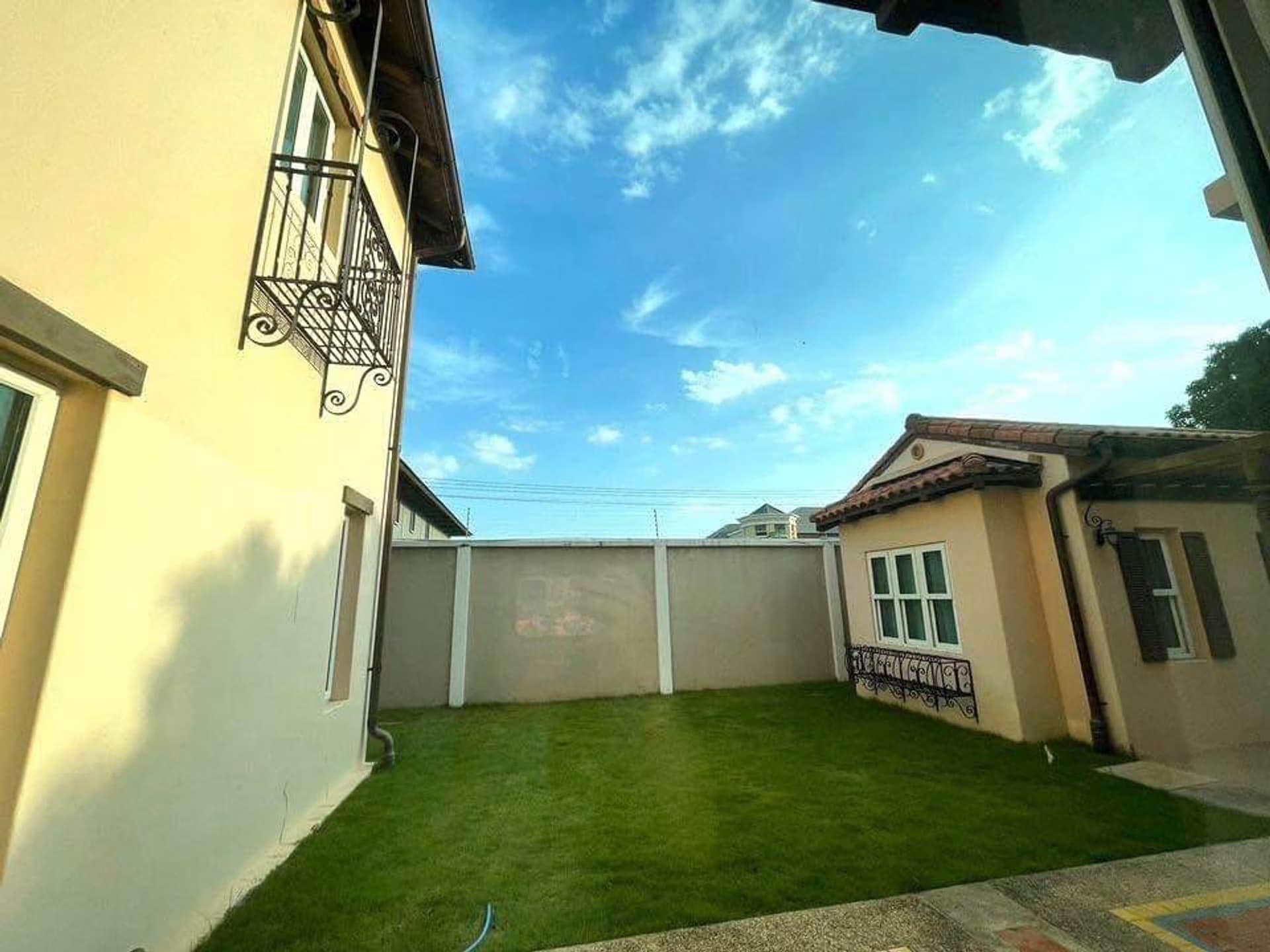 5 Bedroom House - Image 19