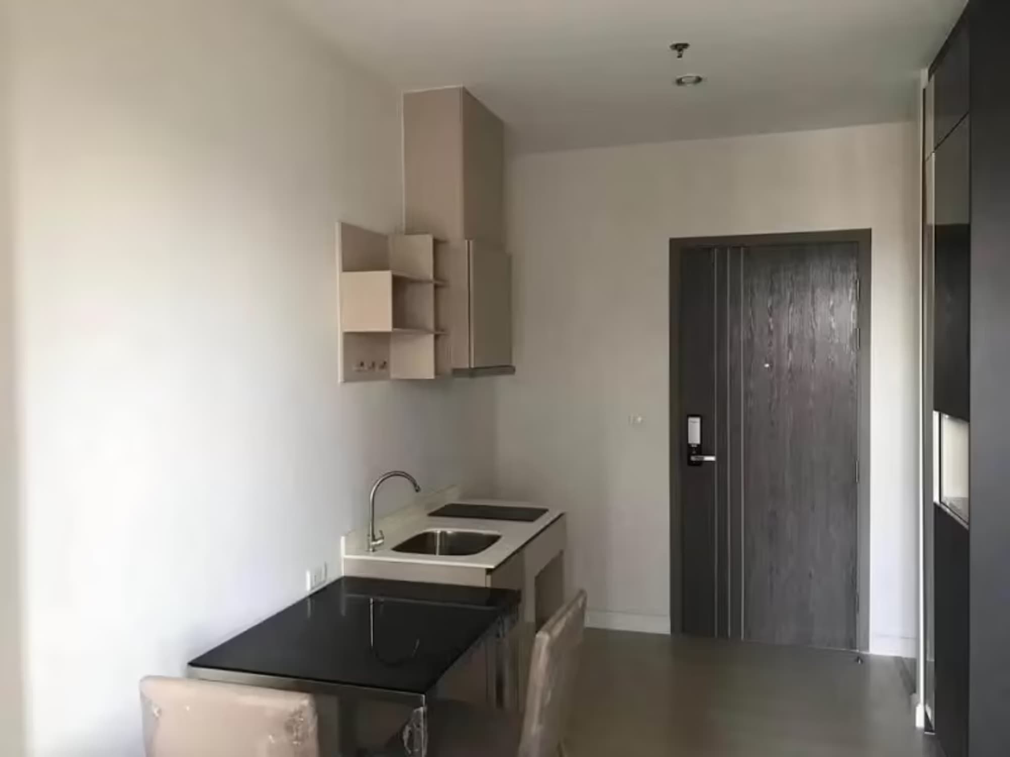 1 Bedroom Condo - Image 1