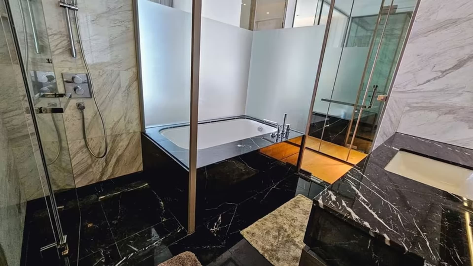 Condo for Rent at Sala Deang One - Image 12