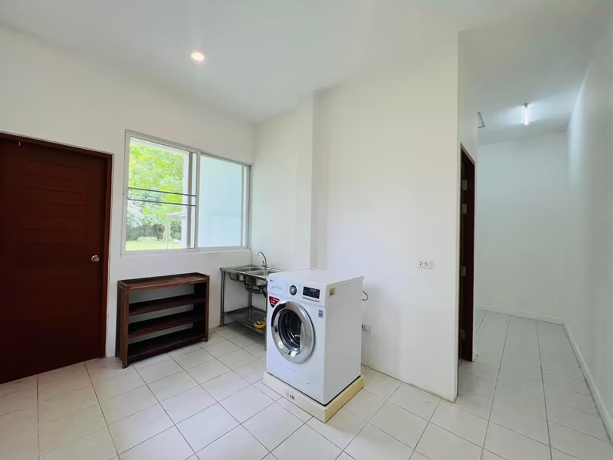 4 Bedroom House - Image 11