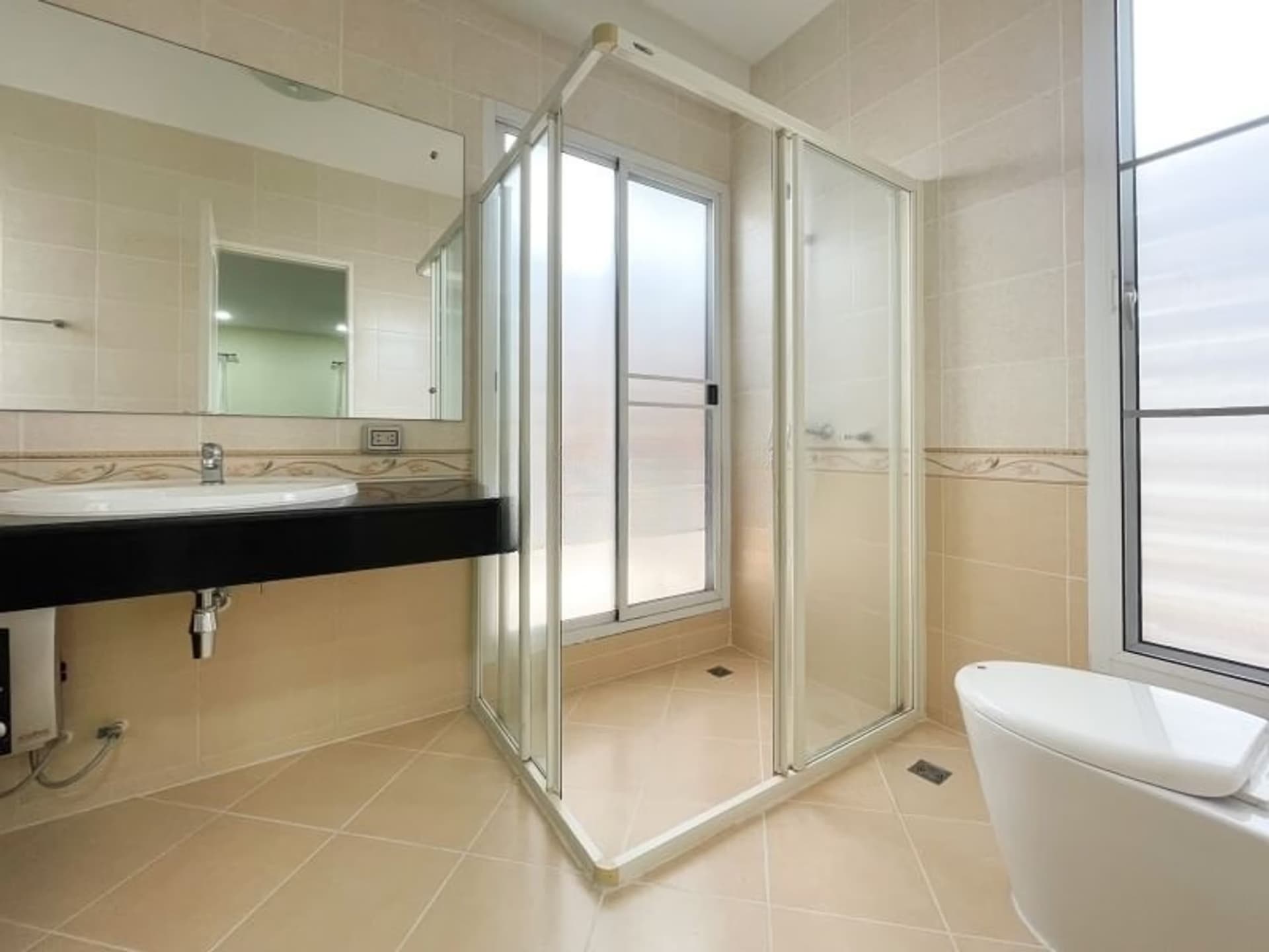 4 Bed House for Sale in Prawet - Image 12