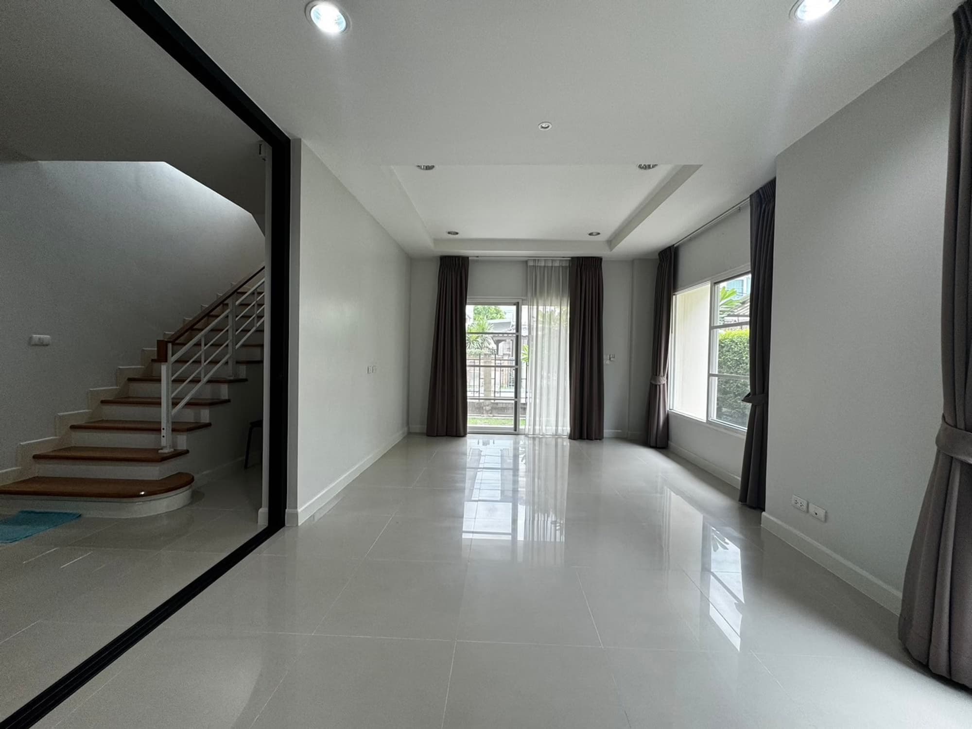 3 Bed House for Rent in Mueang Samut Prakan - Image 3