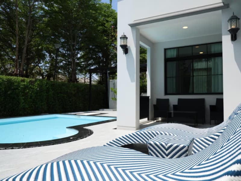5 Bed House for Rent and Sale in Saphan Sung