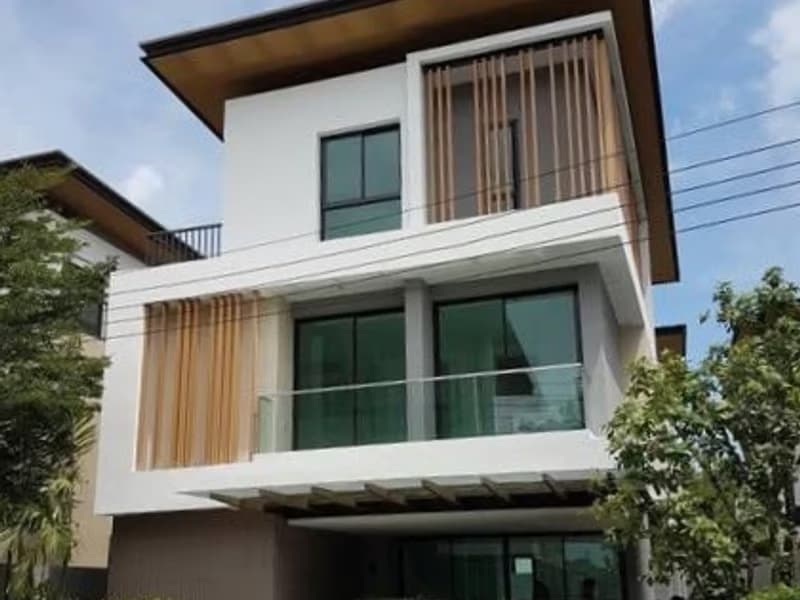 4 Bed House for Rent in Prawet