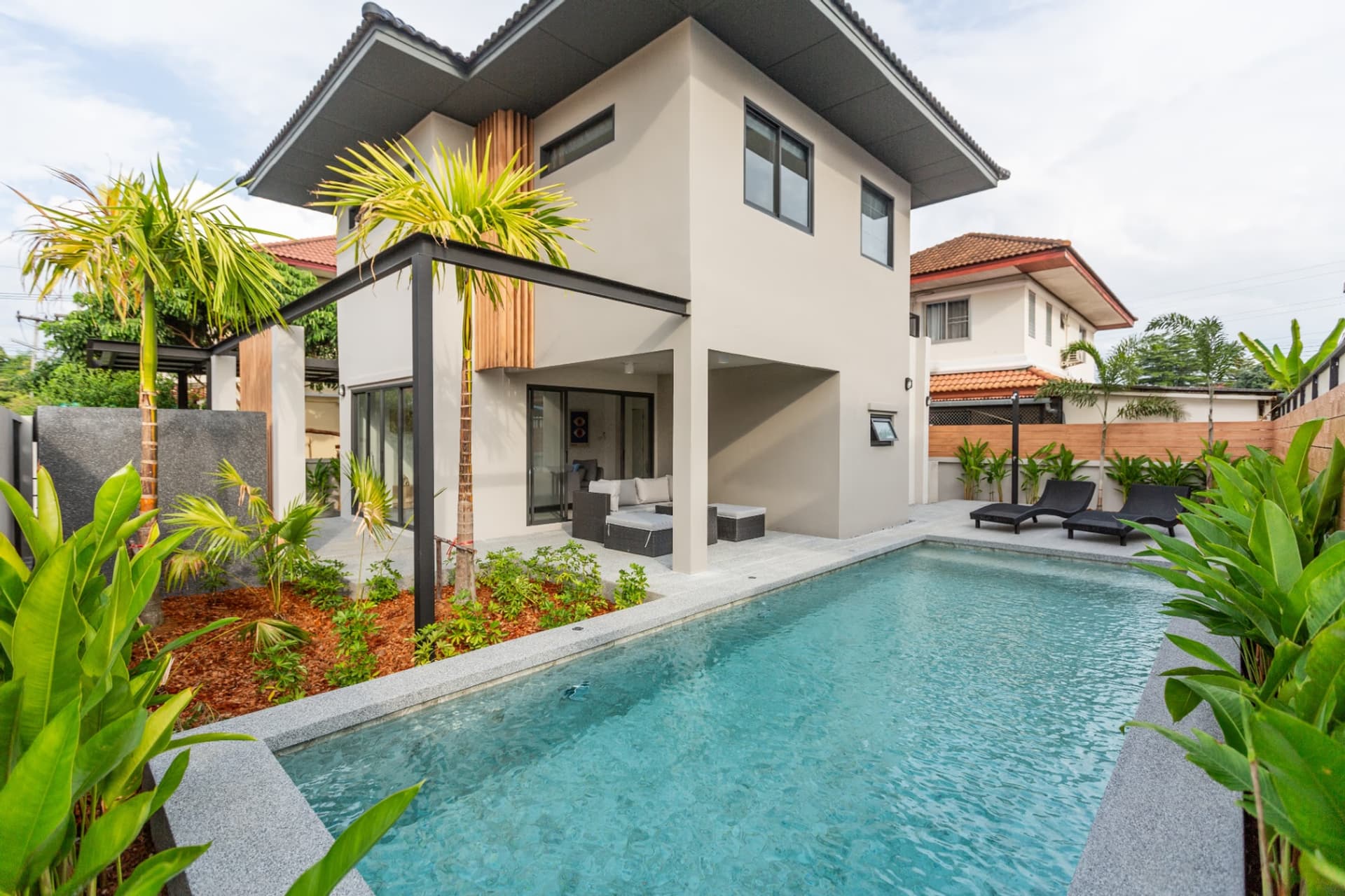 4 Bed House for Sale in Hang Dong - Image 1