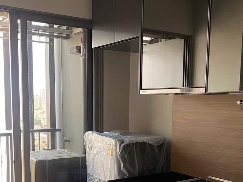 Condo for Sale at The Room Sathon - St. Louis