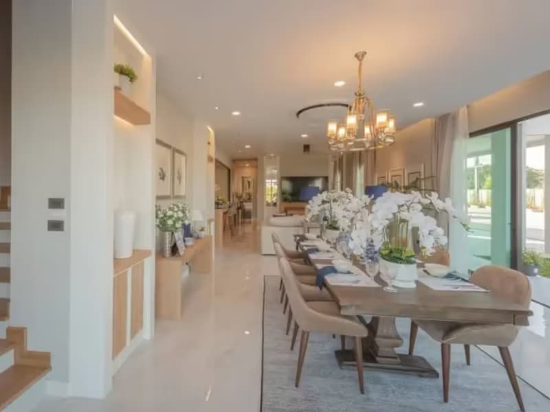 6 Bedroom House