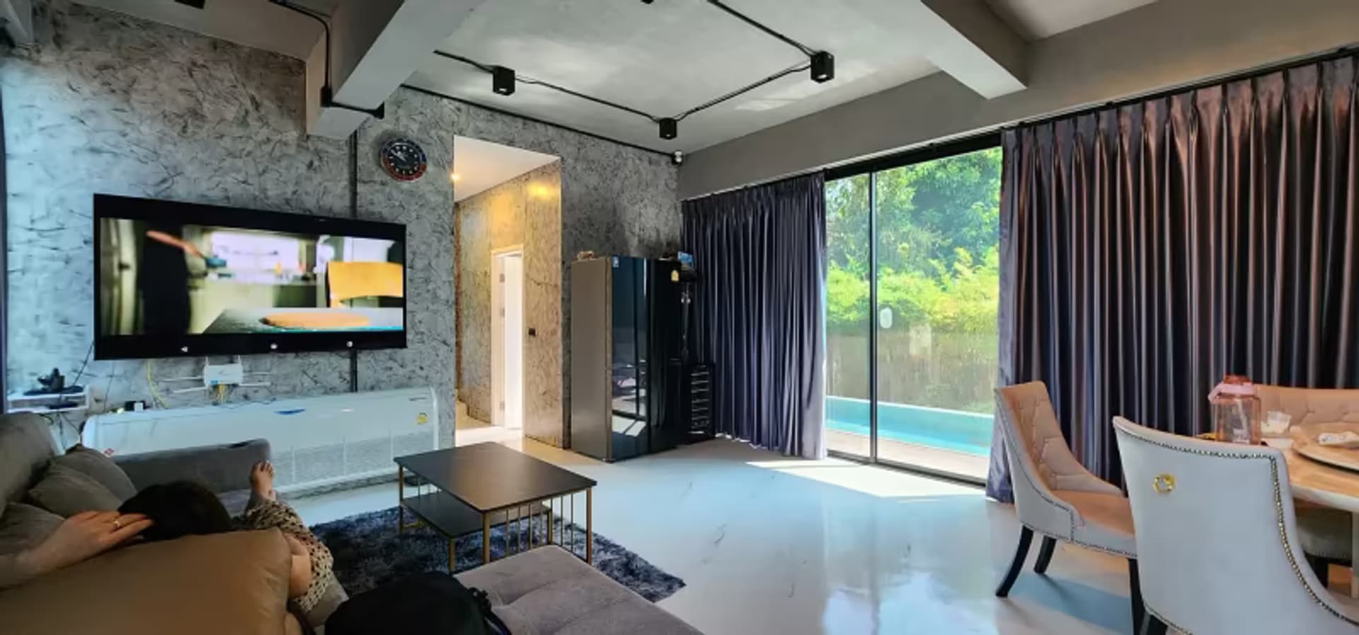 5 Bedroom House - Image 2