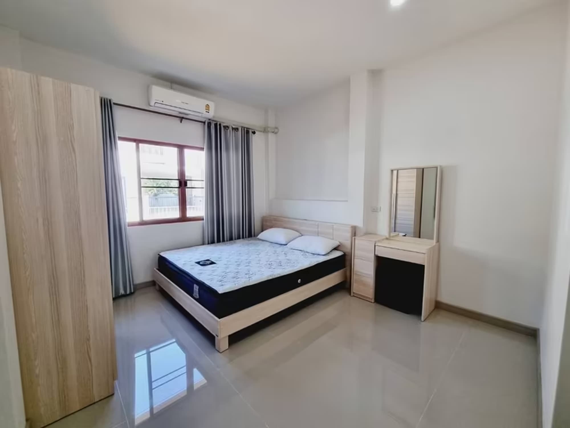 House For Sale/Rent - Image 6