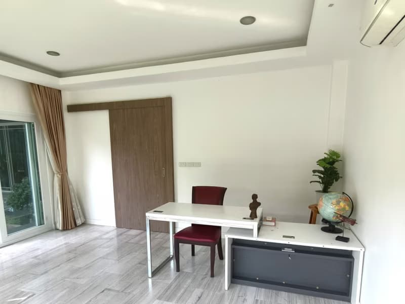5 Bed House for Rent and Sale in Bang Kapi