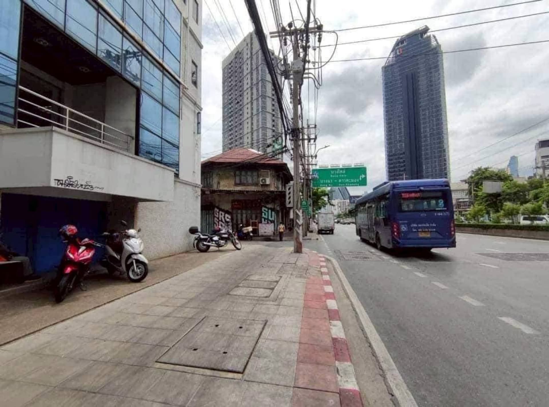3 卧室 商业 用于 出租 在 Khlong Toei - Image 7