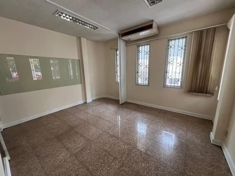4 Bed House for Rent in Sathon