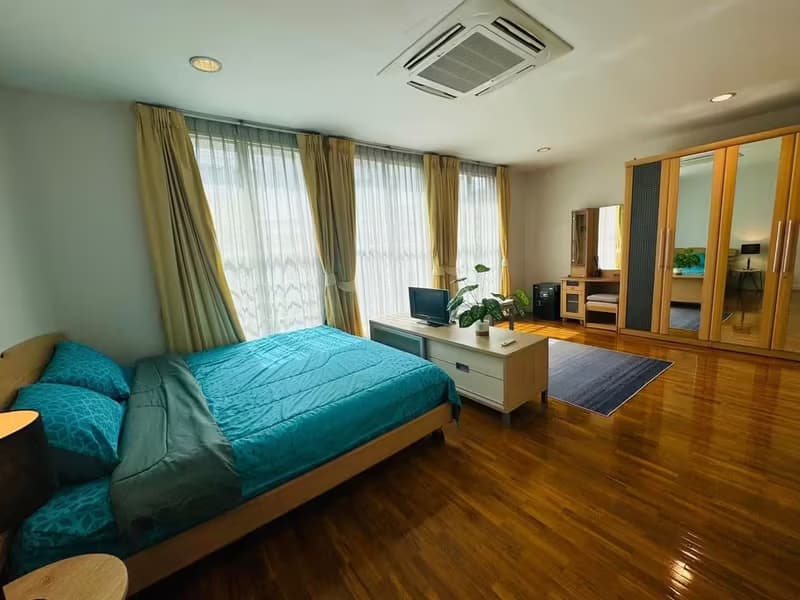 Townhouse for Rent at Baan klang Krung (British Town - Thonglor)