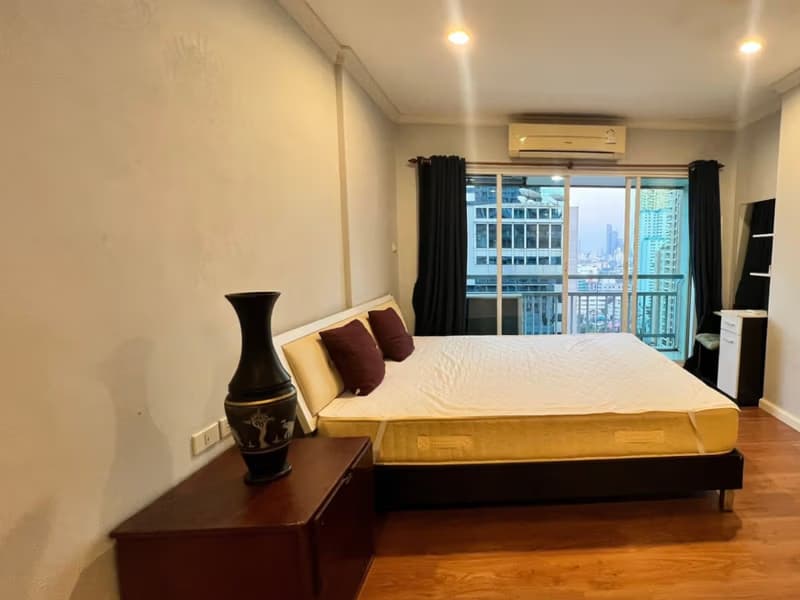 Studio Condo for Rent in Watthana