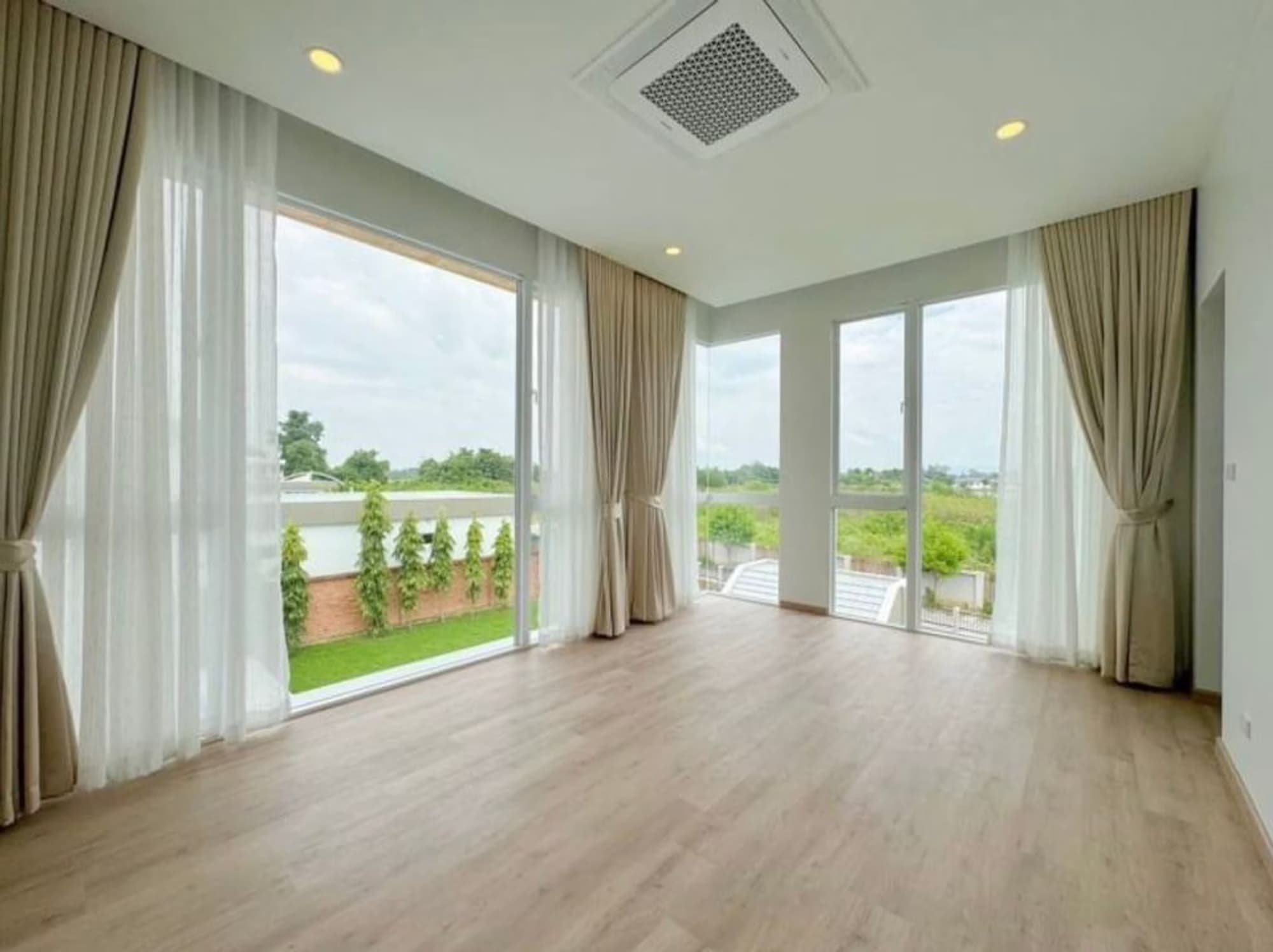 4 Bed house for Rent in San Kamphaeng - Image 14