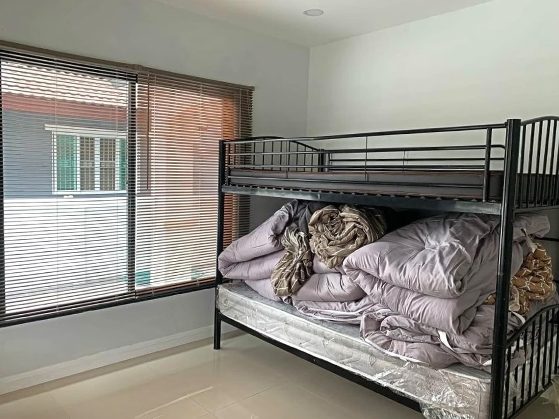 5 Bedroom House - Image 10