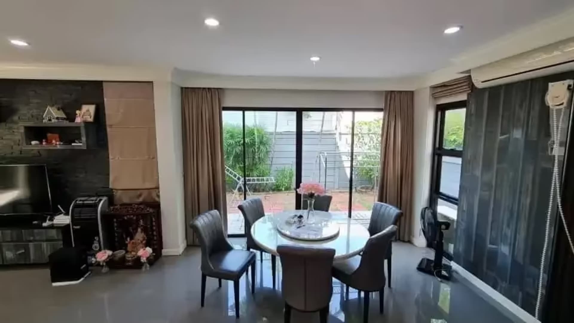 5 Bedroom House - Image 8